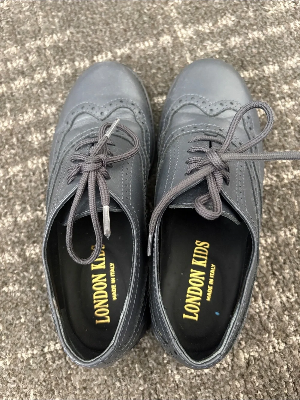 Men's Classic Wingtip Oxford Lace-Up Shoes in Dark Gray